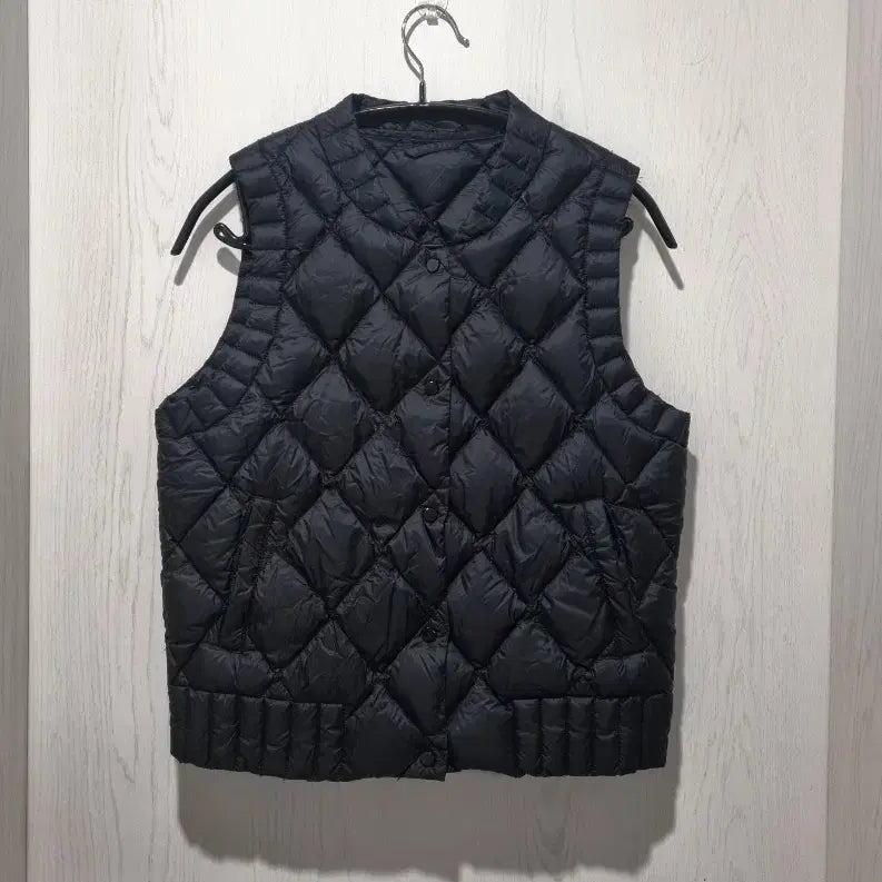 [BUNJANG] Quilted Lightweight Duck Down Vest / 블랙 컬러의 퀼팅 오리털경량패딩 조끼