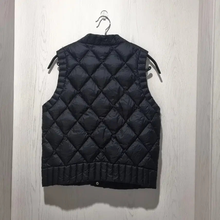 [BUNJANG] Quilted Lightweight Duck Down Vest / 블랙 컬러의 퀼팅 오리털경량패딩 조끼