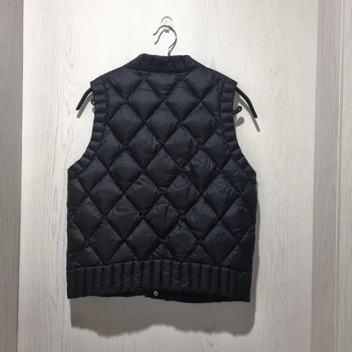 [BUNJANG] Quilted Lightweight Duck Down Vest / 블랙 컬러의 퀼팅 오리털경량패딩 조끼