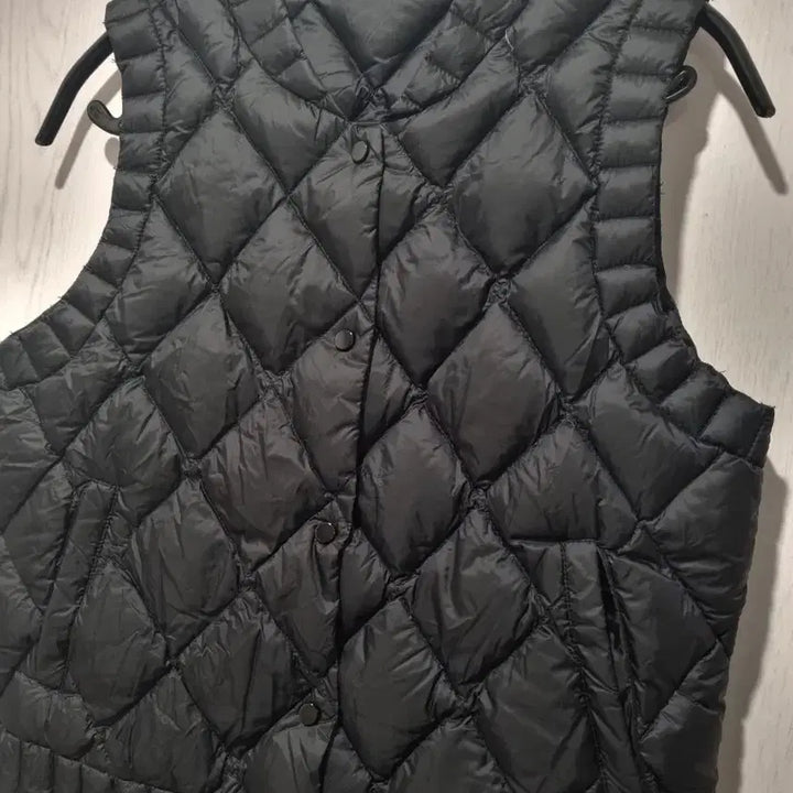 [BUNJANG] Quilted Lightweight Duck Down Vest / 블랙 컬러의 퀼팅 오리털경량패딩 조끼