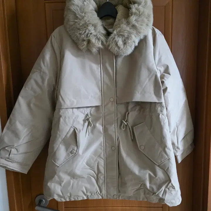 [BUNJANG] Unbranded Beige Hooded Long Padded Coat (55 Recommended) / (새상품)  안쪽 털 진베이지색 후드퍼 롱패딩(55추천)