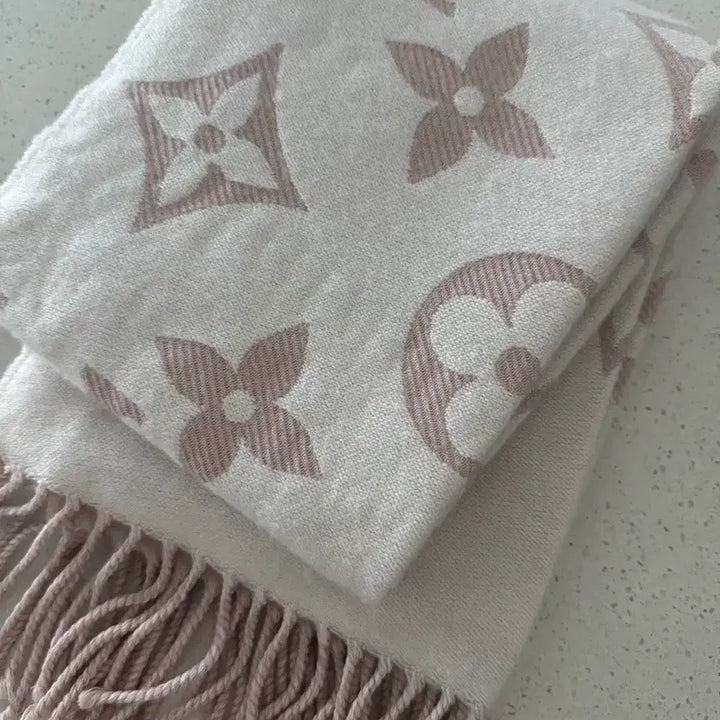 [BUNJANG] Louis Vuitton LV Essential Muffler Beige Rose / 루이비통 LV 에센셜 머플러 베쥬로즈