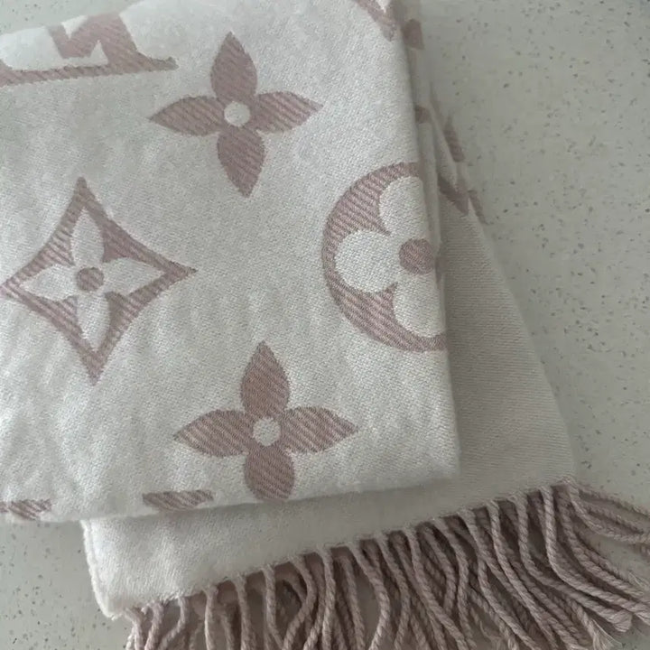 [BUNJANG] Louis Vuitton LV Essential Muffler Beige Rose / 루이비통 LV 에센셜 머플러 베쥬로즈