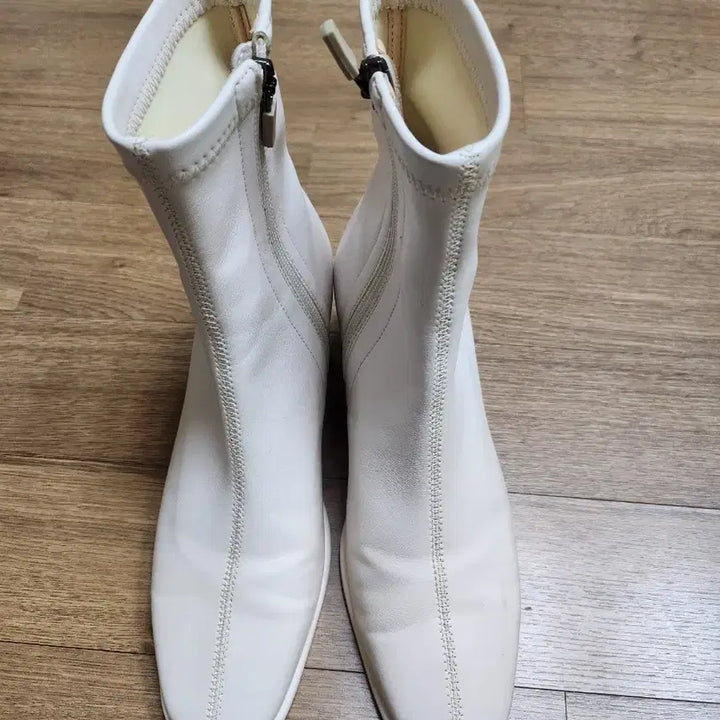 [BUNJANG] Ivory Ankle Boots for Women / 아이보리 앵클 부츠 여성용