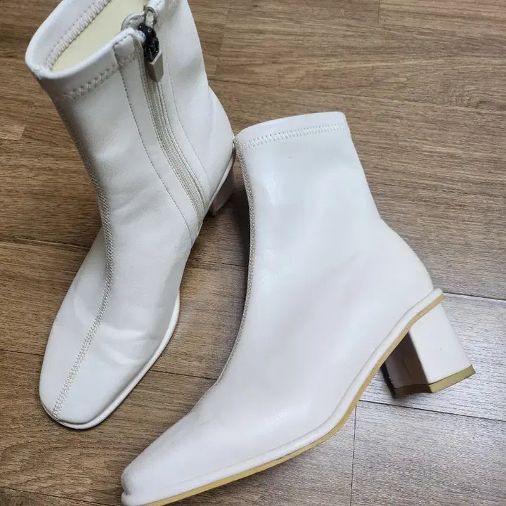 [BUNJANG] Ivory Ankle Boots for Women / 아이보리 앵클 부츠 여성용