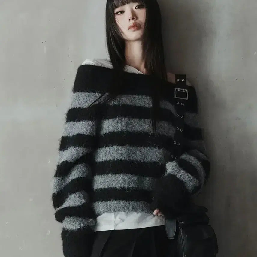 [BUNJANG] Skeem Incising Convertible Shoulder Sweater / 스키즘인듀싱 컨버터블 숄더 스웨터