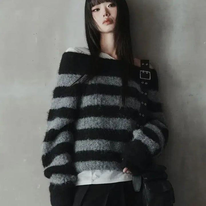 [BUNJANG] Skeem Incising Convertible Shoulder Sweater / 스키즘인듀싱 컨버터블 숄더 스웨터