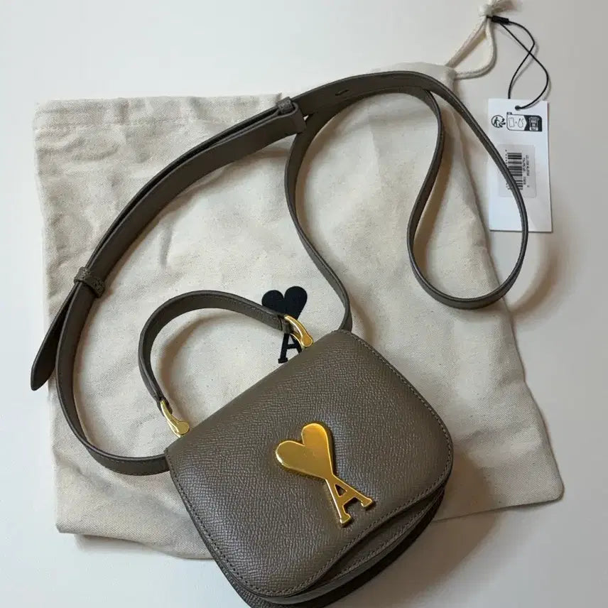 [BUNJANG] Ami Paris Mini Shoulder Bag / Ami paris bag 아미 파리 미니 숄더백