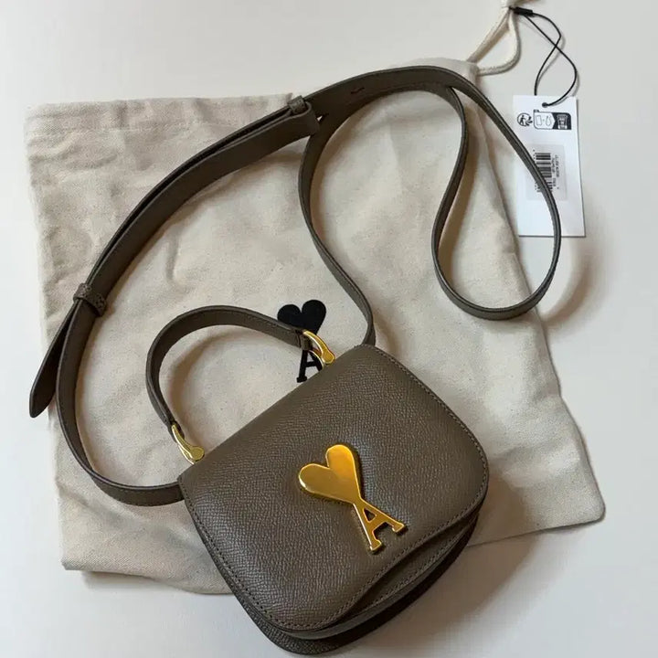 [BUNJANG] Ami Paris Mini Shoulder Bag / Ami paris bag 아미 파리 미니 숄더백