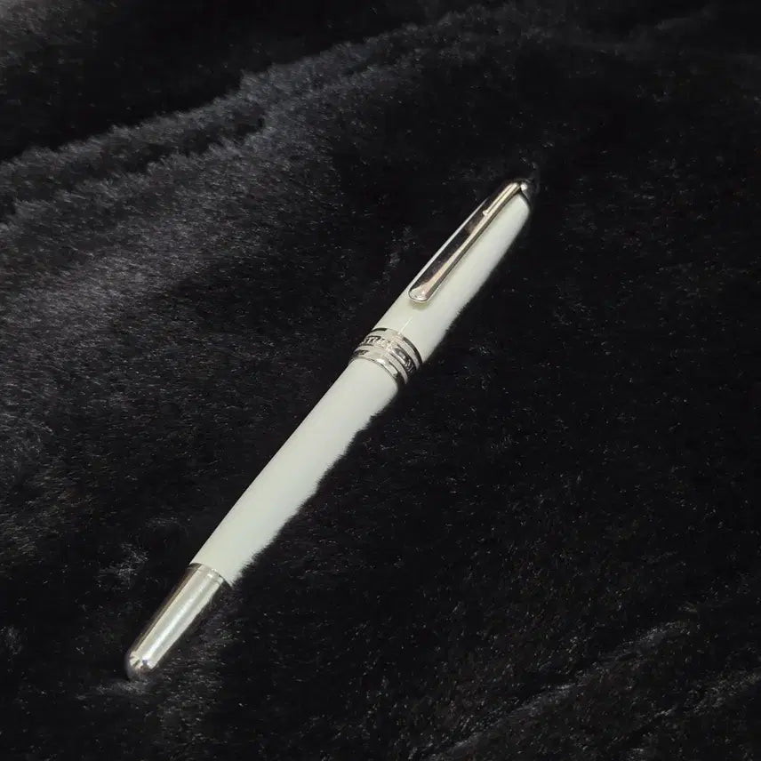 [BUNJANG] Montblanc Meisterstück White Solitaire Rollerball Pen / 몽블랑 마이스터스튁 화이트 솔리테어 수성펜 (롤러볼펜) 111938