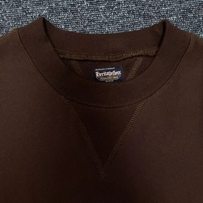 [BUNJANG] Heritagefloss HFC 10th Anniversary Brown Sweatshirt / (1회 착) 헤리티지플로스 10주년 HFC 맨투맨 m