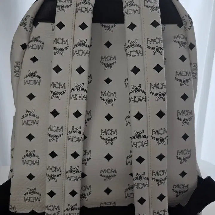 [BUNJANG] MCM Visetos Backpack (White) / mcm 비세토스 백팩 화이트(흑니켈+실버)