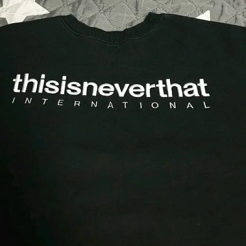 [BUNJANG] thisisneverthat International Embroidered Lettering Fleece Sweatshirt (M) / 디스이즈네버댓 인터네셔널 자수 레터링 기모 맨투맨 (M)