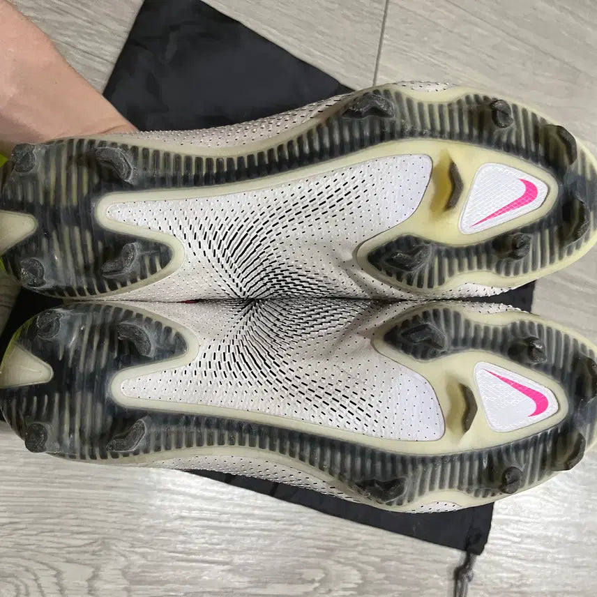 [BUNJANG] Nike Phantom GT Elite FG Soccer Cleats (255) / (보스니아산) 나이키 팬텀GT 엘리트 FG [255] 축구화