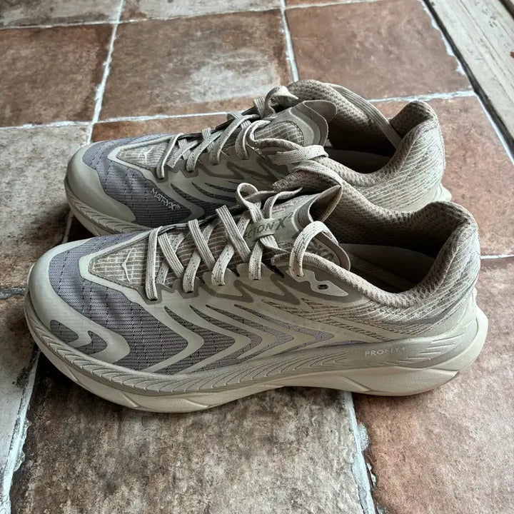 [BUNJANG] Hoka Tekton 2 Oatmeal Running Shoes (250) / 호카 텍톤 x 2 오트밀&amp;오트밀크 (250)