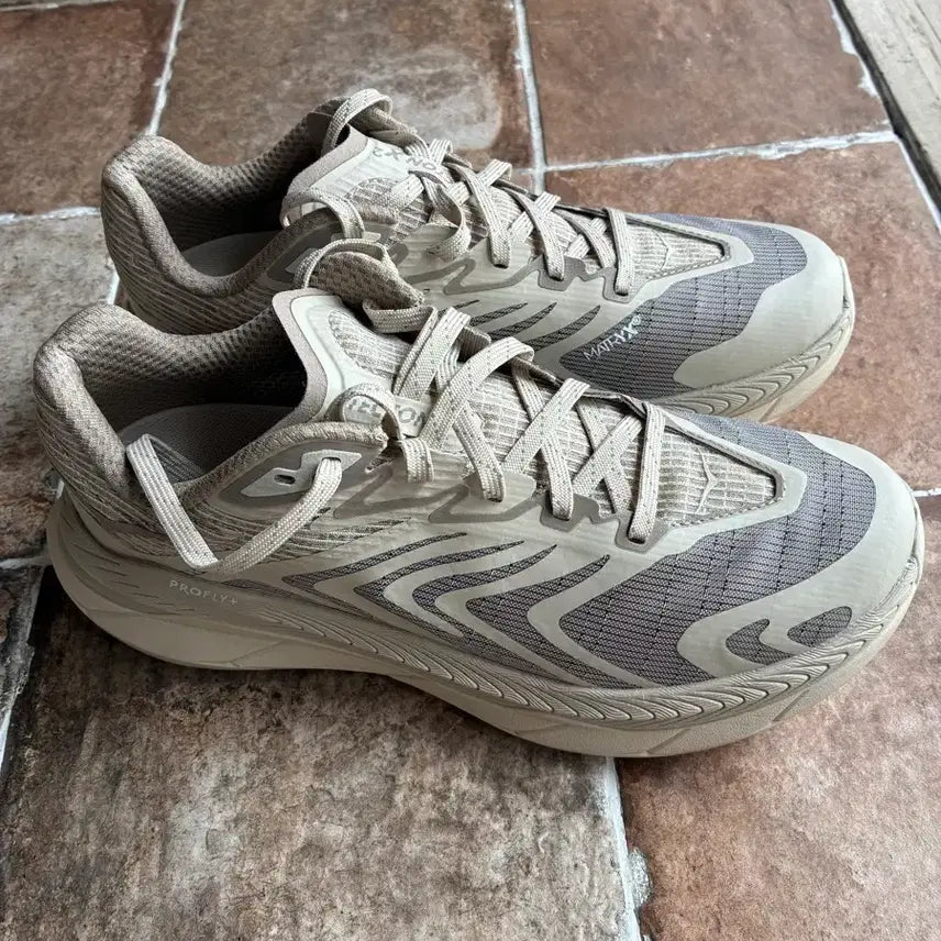 [BUNJANG] Hoka Tekton 2 Oatmeal Running Shoes (250) / 호카 텍톤 x 2 오트밀&amp;오트밀크 (250)