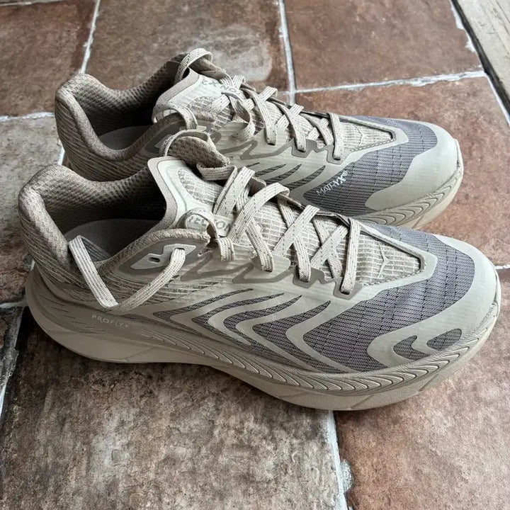[BUNJANG] Hoka Tekton 2 Oatmeal Running Shoes (250) / 호카 텍톤 x 2 오트밀&amp;오트밀크 (250)