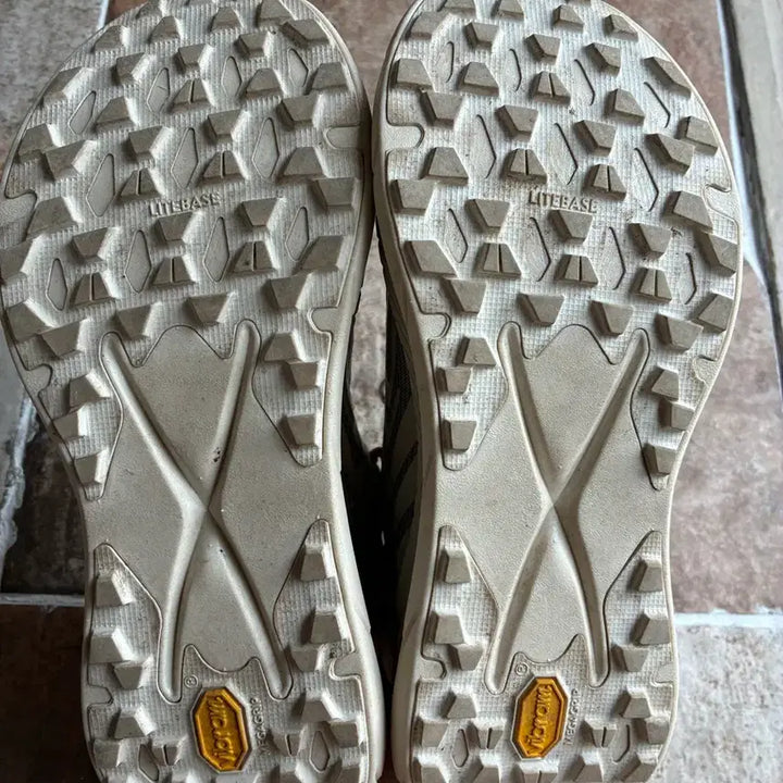 [BUNJANG] Hoka Tekton 2 Oatmeal Running Shoes (250) / 호카 텍톤 x 2 오트밀&amp;오트밀크 (250)