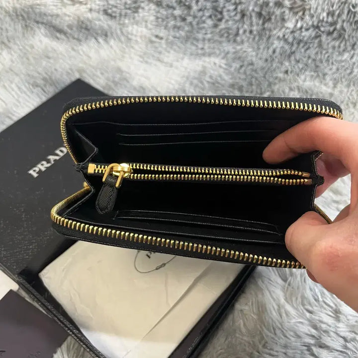 [BUNJANG] Prada Saffiano Black Zip Wallet / [OS,새상품] 프라다 샤피아노 블랙 지퍼 반지갑