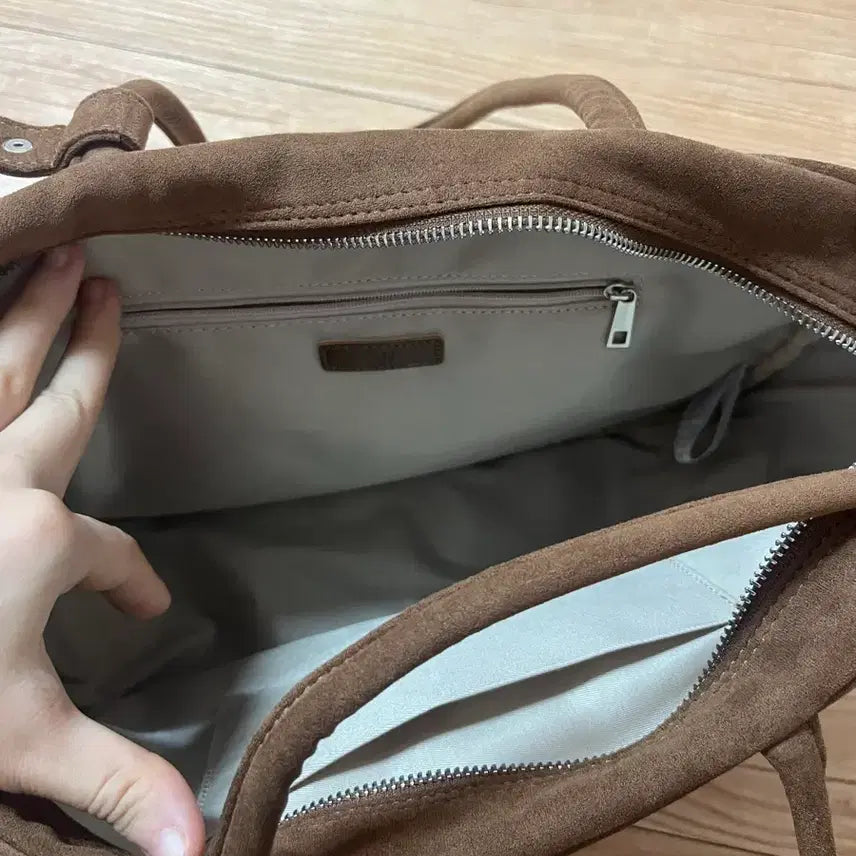 [BUNJANG] IVE Suede Shoulder Bag / 이프 스웨이드 숄더백