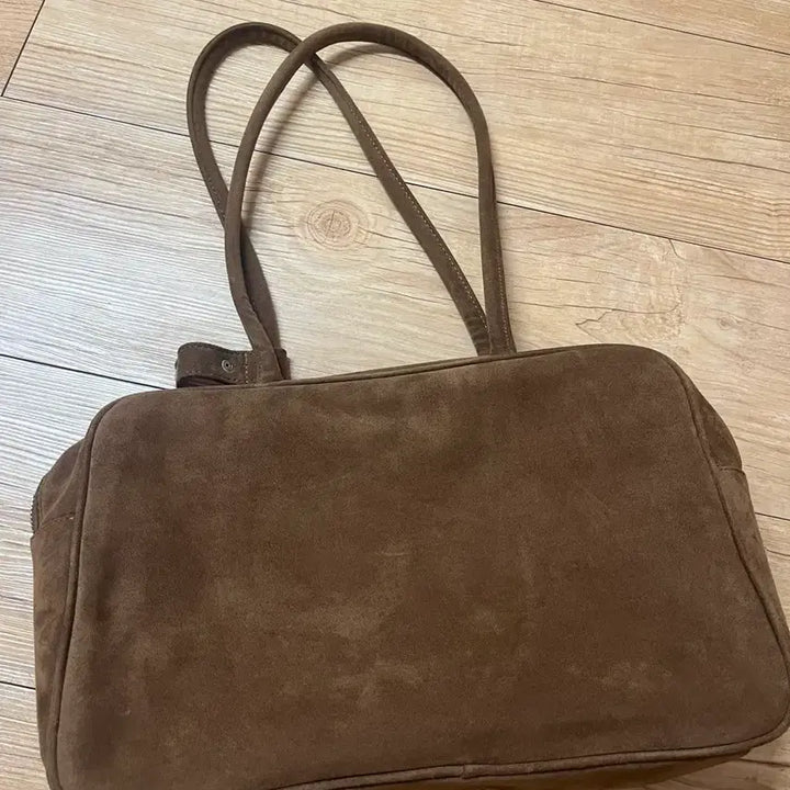 [BUNJANG] IVE Suede Shoulder Bag / 이프 스웨이드 숄더백