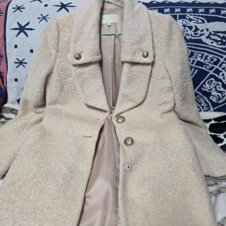 [BUNJANG] Muzak Ivory Boucle Coat / 무자크아이보리코트