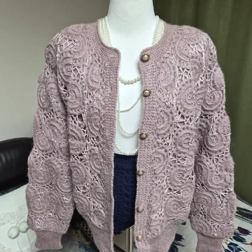 [BUNJANG] Loose Fit Embroidered Knit Jacket / [특가] 고퀄라인 전체 모티브자수 디테일 루즈핏 니트자켓