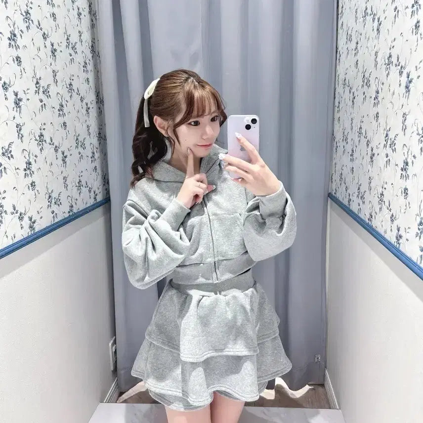 [BUNJANG] Evelyn Logo Bijou Sweat Set / 에블린 evelyn 로고 비쥬 스웻 셋업