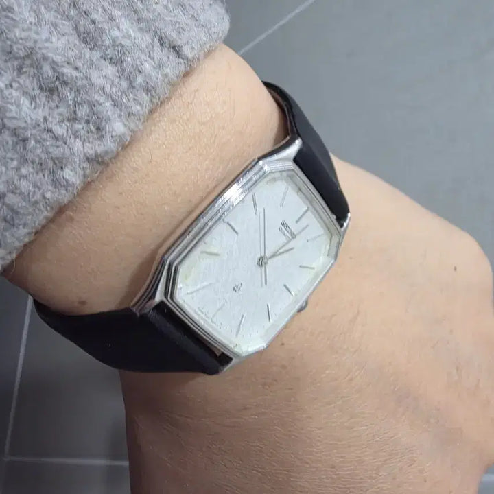 [BUNJANG] Seiko Vintage Quartz Watch / 세이코 빈티지 쿼츠 시계 가죽밴드