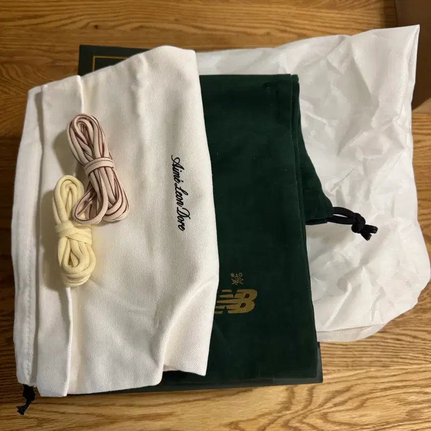 [BUNJANG] New Balance x Aime Leon Dore 860v2 Red Sneakers / 뉴발란스 x 에메 레온 도르 860v2 레드 285사이즈