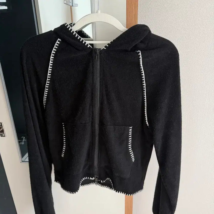 [BUNJANG] 스티치 태리 후드집업 블랙 / 스티치 태리 후드집업 블랙