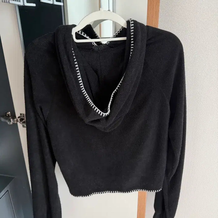 [BUNJANG] 스티치 태리 후드집업 블랙 / 스티치 태리 후드집업 블랙