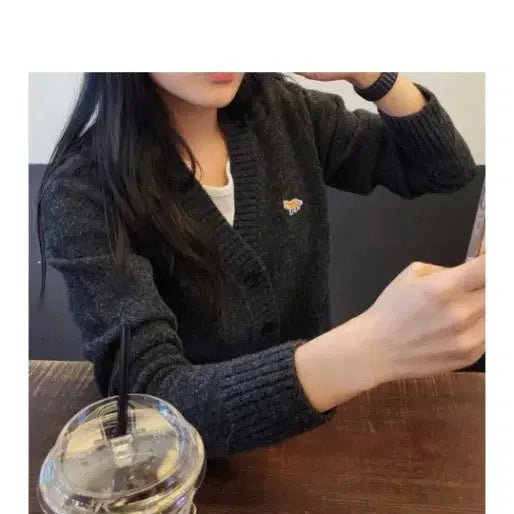[BUNJANG] Maison Kitsune Baby Fox Patch Women's Wool V-Neck Cardigan / 메종키츠네 베이비 폭스 패치 여성 울 브이넥 가디건 니트