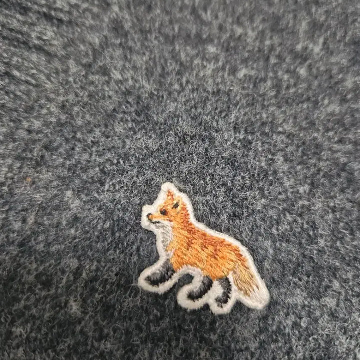 [BUNJANG] Maison Kitsune Baby Fox Patch Women's Wool V-Neck Cardigan / 메종키츠네 베이비 폭스 패치 여성 울 브이넥 가디건 니트