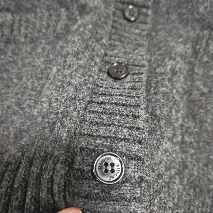 [BUNJANG] Maison Kitsune Baby Fox Patch Women's Wool V-Neck Cardigan / 메종키츠네 베이비 폭스 패치 여성 울 브이넥 가디건 니트