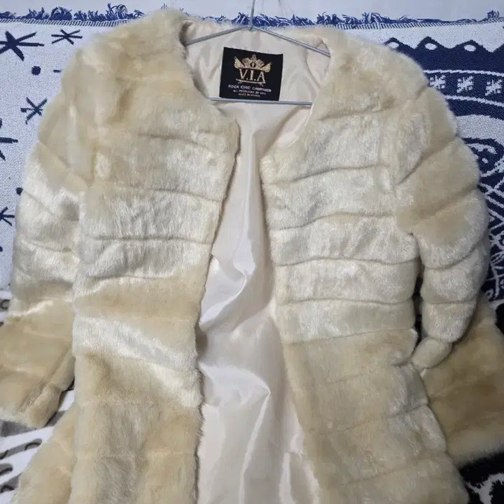 [BUNJANG] V.I.A Ivory Fur Coat / V.I.A 아이보리 퍼 코트