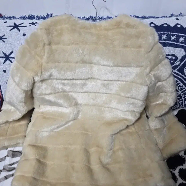 [BUNJANG] V.I.A Ivory Fur Coat / V.I.A 아이보리 퍼 코트