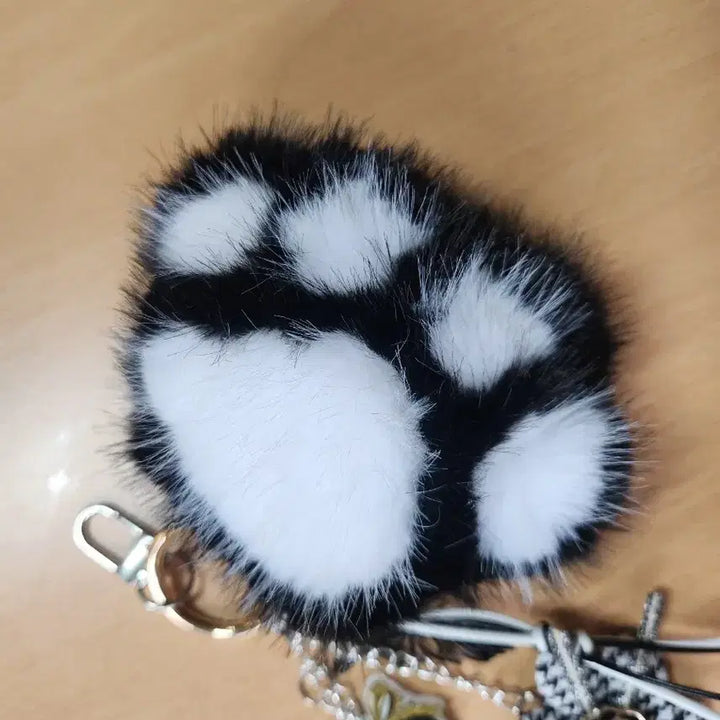 [BUNJANG] Handmade Cat Paw Keyring / 블랙 화이트 고양이 발바닥 주렁 키링(핸드메이드)