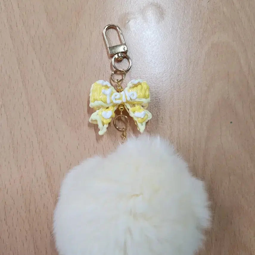 [BUNJANG] Handmade Rabbit Fur Pom-pom Keyring / 옐로우 수제리본 토끼털 폼폼 키링(핸드메이드)
