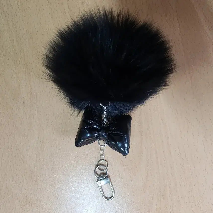 [BUNJANG] Black Fox Pom Pom Ribbon Keyring / 블랙 폭스 폼폼 리본 키링(핸드메이드)
