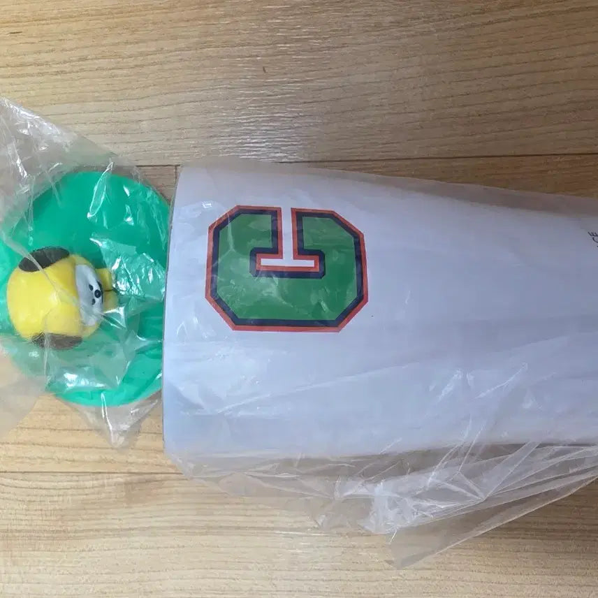 방탄소년단  투썸플레이스  bt21 치미 피규어 스텐컵