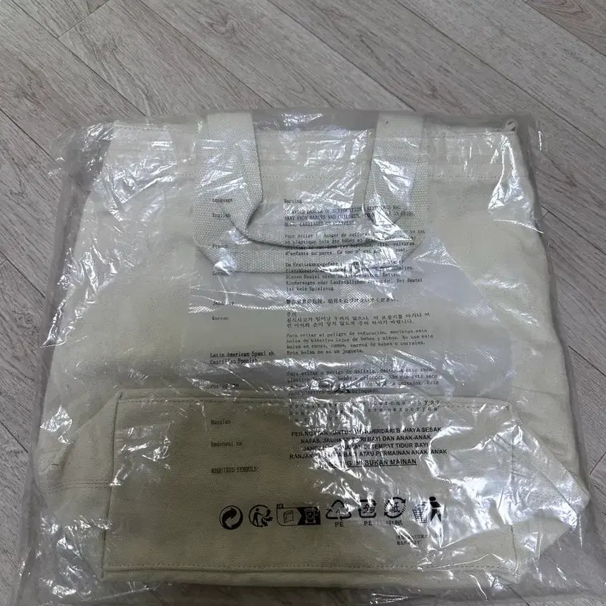 [SOLD OUT] 리바이스 토트백 크림