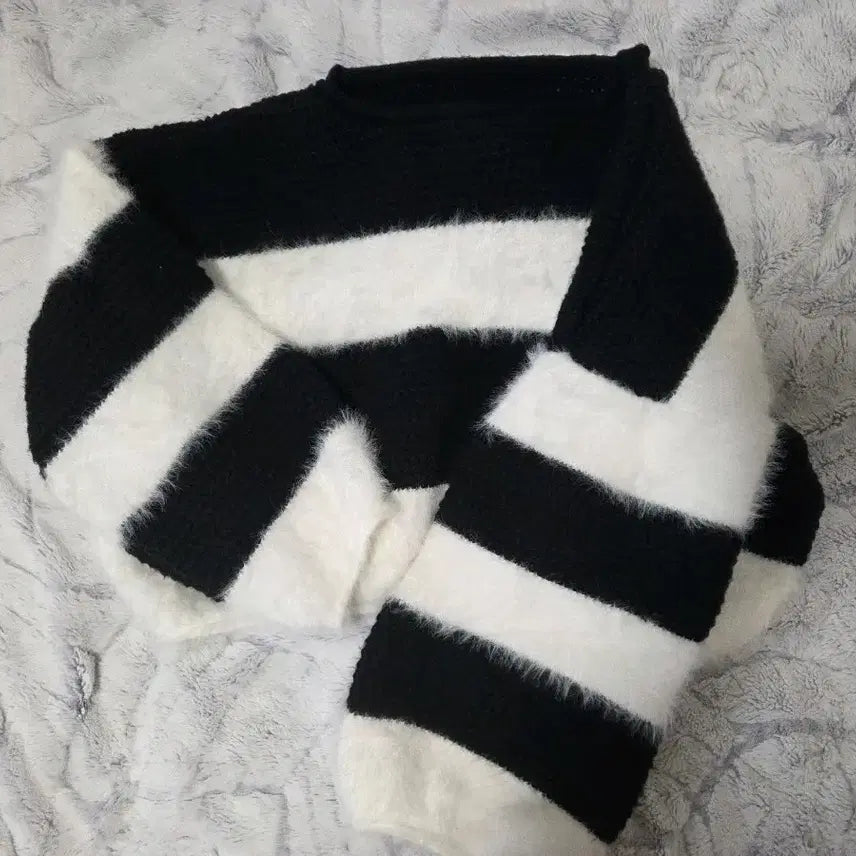 [BUNJANG] Striped Semi-Crop Oversized Knit Sweater / 여성 세미크롭 오버핏 줄무늬 니트