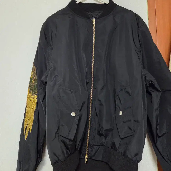 [BUNJANG] Embroidered Eagle Wing Bomber Jacket / 스카잔 금빛 자수 독수리 날개 항공점퍼 블루종