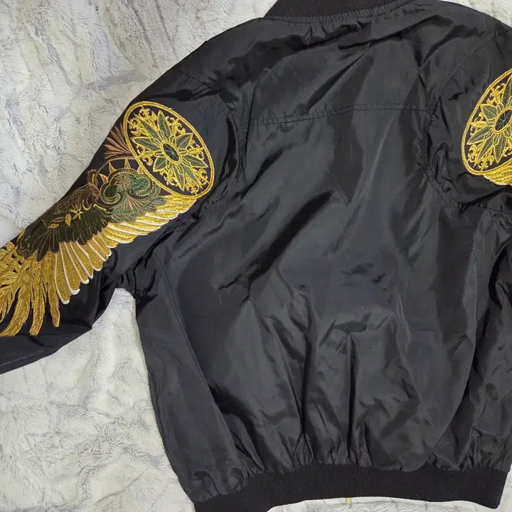 [BUNJANG] Embroidered Eagle Wing Bomber Jacket / 스카잔 금빛 자수 독수리 날개 항공점퍼 블루종