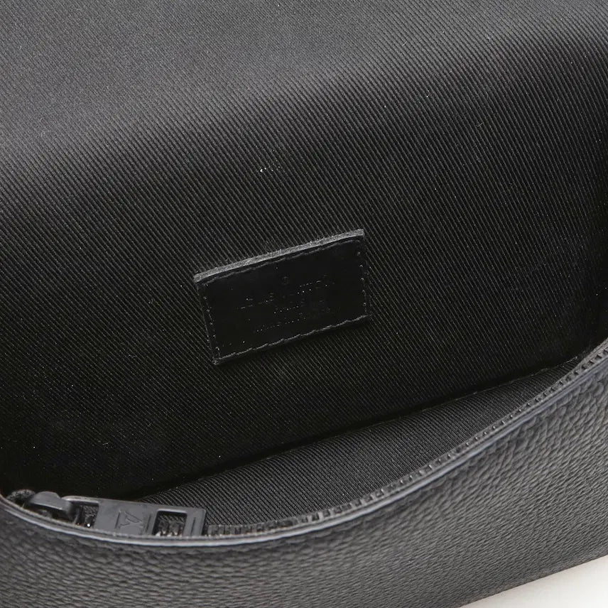 [SOLD OUT] 루이비통 패스트라인 웨어러블 월릿