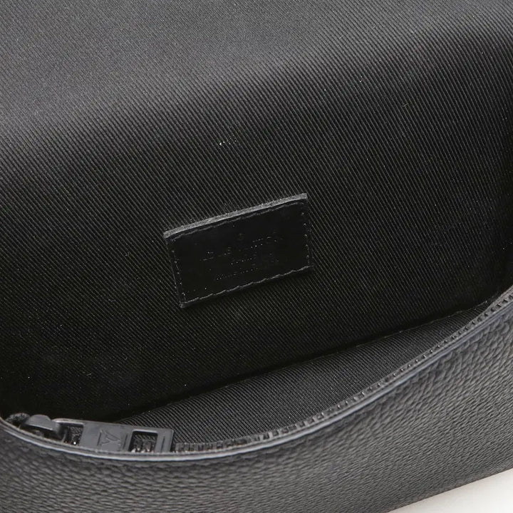 [SOLD OUT] 루이비통 패스트라인 웨어러블 월릿