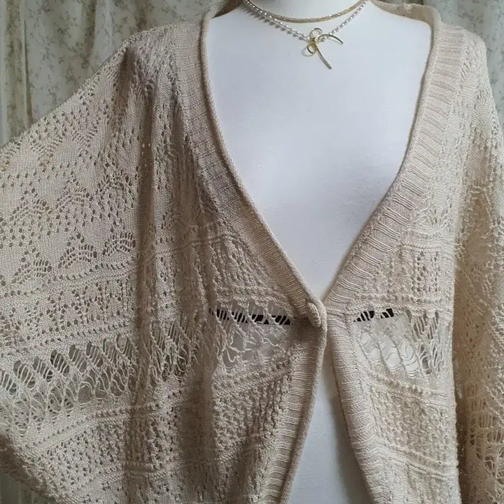 [BUNJANG] Vintage Ivory Punch Knit Cardigan / [일본빈티지] 아이보리 펀칭 니트 가디건 숏 Free