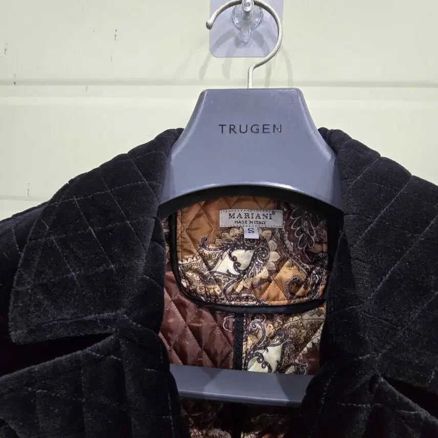 [BUNJANG] Black Velvet Quilted Jacket S / 마리아니 블랙 벨벳 퀼팅 자켓 S