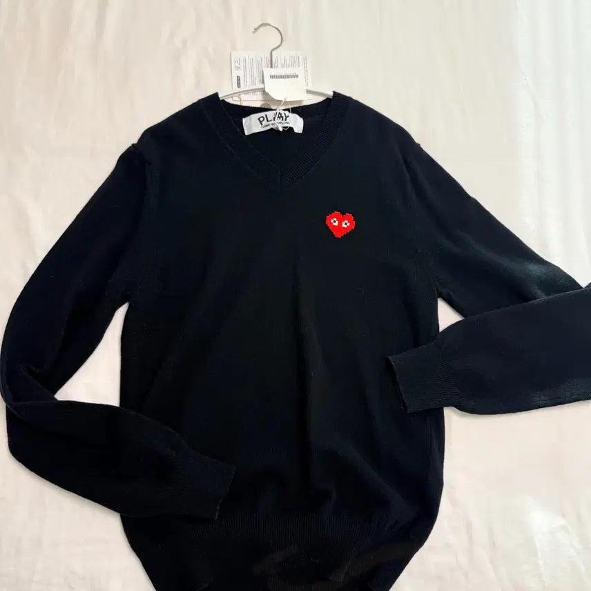 [BUNJANG] Comme des Garcons Invader V-Neck Knit Black / 꼼데가르송 하트 와펜 인베이더 브이넥 니트 블랙 새상품